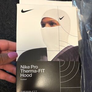 Nike Pro Therma-FIT Hood - White and Black